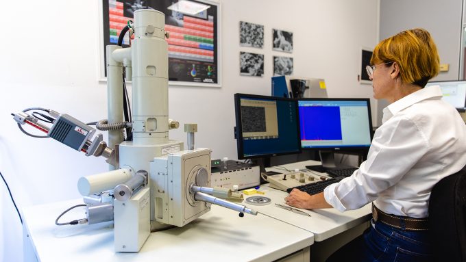 Sandra at the Scanning Electron Microscope (SEM)